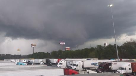 Mỹ: Lốc xoáy càn quét khiến nhiều người thiệt mạng