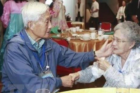 Hai miền Triều Tiên xúc tiến tổ chức đoàn tụ gia đình ly tán qua cầu truyền hình