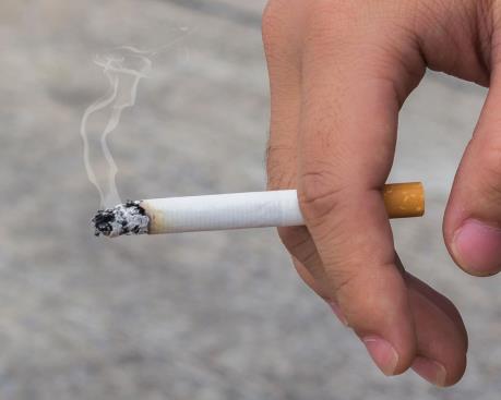 FDA "tuýt còi" các của hàng bán thuốc lá cho trẻ vị thành niên Mỹ