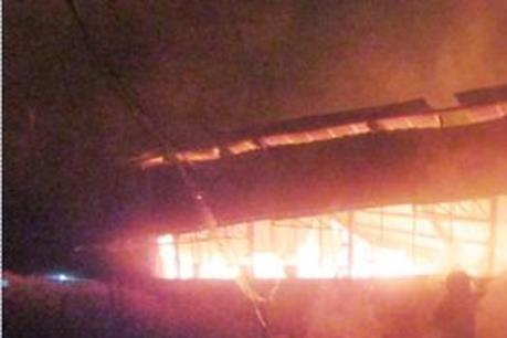 Cháy lớn thiêu rụi xưởng gỗ tại Tp. Hồ Chí Minh