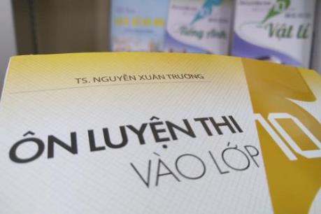 "Sốt" sách luyện thi vào lớp 10 môn Lịch sử