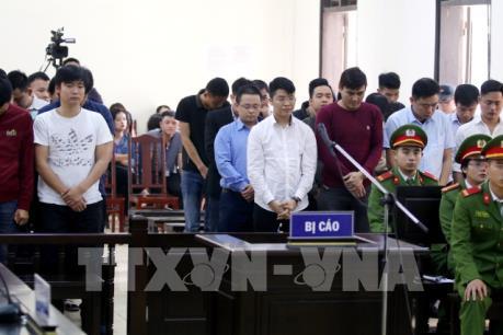 Vụ đánh bạc nghìn tỷ qua mạng: 13 bị cáo được giảm nhẹ hình phạt
