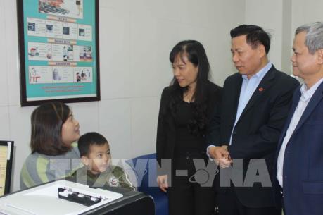 Thăm và động viên bệnh nhân vụ nhiễm sán lợn ở Bắc Ninh