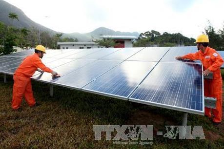 Làm sao để thúc đẩy phát triển năng lượng xanh?