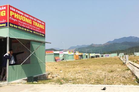 Dỡ bỏ khoảng 200 ki ốt chào bán nhà đất trái phép