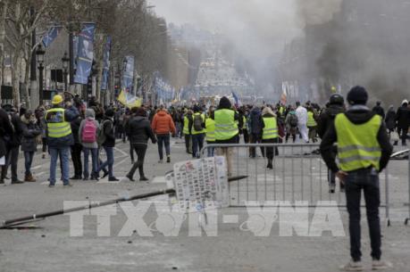 Nhiều thành phố ở Pháp cấm các cuộc biểu tình "Áo Vàng"