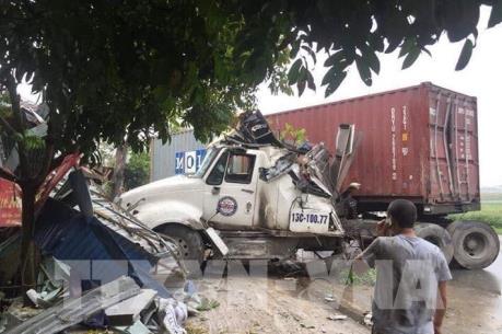 Hải Dương khẩn trương làm rõ nguyên nhân xe container đâm sập 3 cửa hàng
