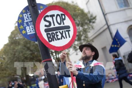 EU đồng ý lùi thời hạn Brexit nhưng kèm điều kiện