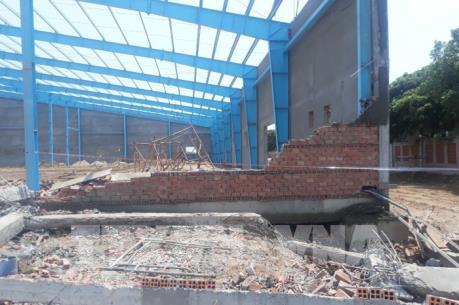 Khởi tố vụ sập tường đang thi công làm 6 người chết tại Vĩnh Long