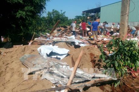 Xe ben đâm sập nhà dân, một gia đình tang thương