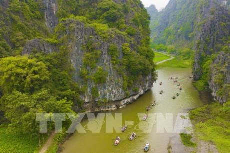 Tam Cốc "khoác áo" mùa xuân 