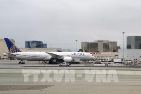 Máy bay Boeing 787 của hãng United Airlines phải hạ cánh khẩn cấp
