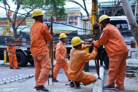 Điện lực miền Nam hỗ trợ khách hàng trong mùa nắng nóng