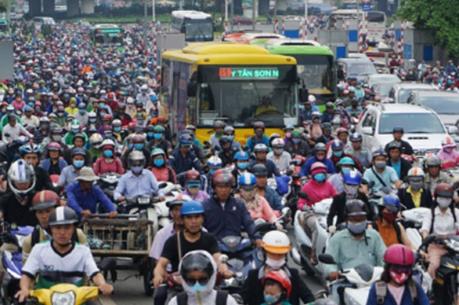 Kẹt xe nghiêm trọng đúng giờ cao điểm ở xa lộ Hà Nội, TP Hồ Chí Minh