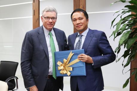 CEO Visa đánh giá cao mức tăng trưởng trong thanh toán thẻ của Techcombank