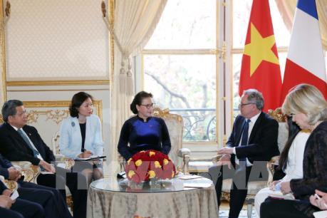 Chủ tịch Hạ viện Pháp hội đàm với Chủ tịch Quốc hội Nguyễn Thị Kim Ngân