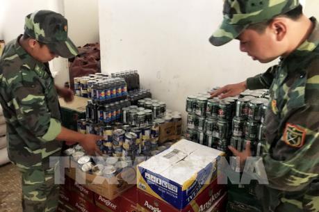 Lượng lớn hàng lậu bị bắt giữ trên đường từ Campuchia về Việt Nam