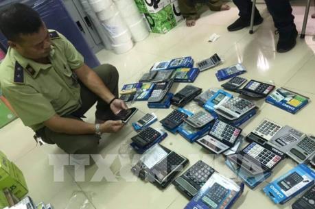 Tp. Hồ Chí Minh thu giữ hàng trăm máy tính Casio nghi giả, nhái