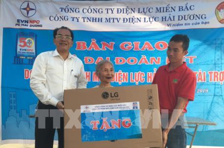 Điện lực Hải Dương bàn giao nhà đại đoàn kết cho vợ liệt sỹ