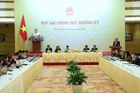 Đưa ra mức kỷ luật trong vụ xe biển xanh đón người nhà tại sân bay