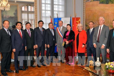 Chủ tịch Quốc hội Nguyễn Thị Kim Ngân dự lễ bàn giao máy bay Airbus