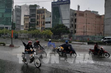 Cảnh báo mưa dông rải rác kèm nguy cơ lốc, sét về chiều tối