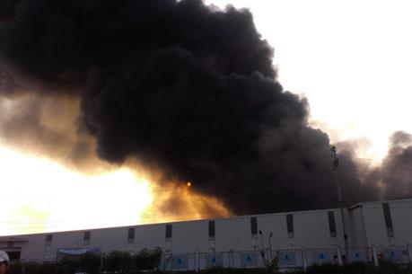 Cháy lớn ở Melbourne, Australia, khói đen bốc lên dày đặc