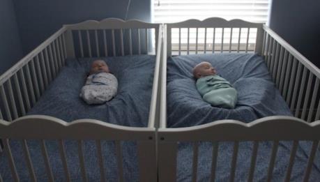 Cảnh báo không dùng nôi rung Rock ’n Play cho trẻ sơ sinh đã biết lẫy