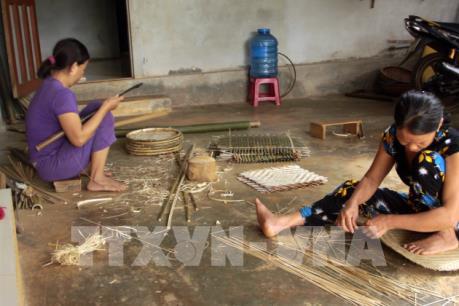  Gìn giữ nghề đan mây tre truyền thống Lan Đình