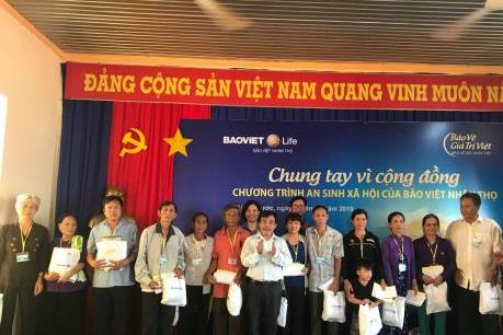 Bảo Việt Nhân thọ khám bệnh miễn phí và tặng quà cho người nghèo