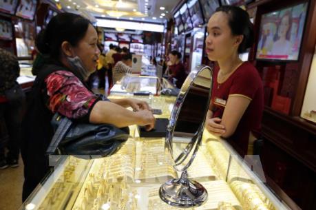 Giá vàng trong nước sáng 25/10 tăng 200.000 đồng/lượng