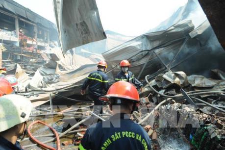 Cháy lớn tại nhà xưởng đóng gói nông sản ở Tp. Hồ Chí Minh