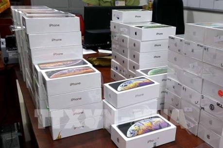 Bắt hàng trăm iPhone, iPad nghi nhập lậu