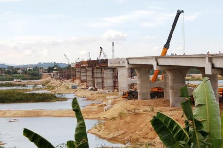 Cầu 600 tỷ "chờ" đường dẫn chỉ vì một hộ dân