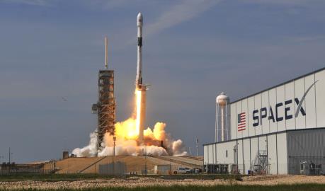 SpaceX hoãn vụ phóng thương mại đầu tiên của tên lửa Falcon Heavy