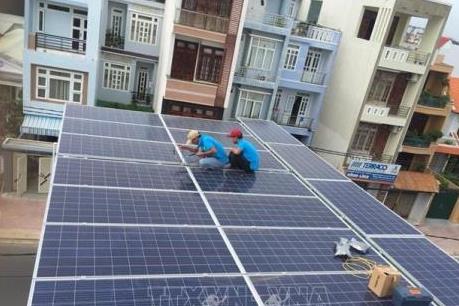 Tự cung cấp năng lượng bằng điện mặt trời áp mái