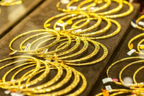 Giá vàng hôm nay 12/4 đồng loạt giảm