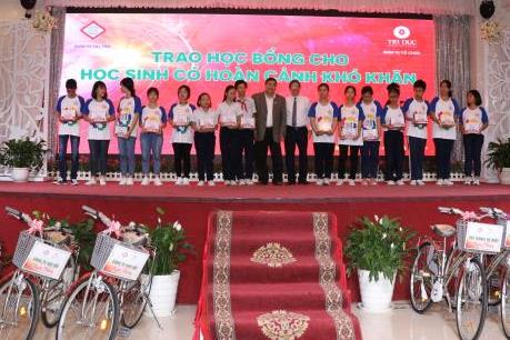 Trao học bổng, xe đạp cho học sinh nghèo vượt khó tỉnh Đồng Nai