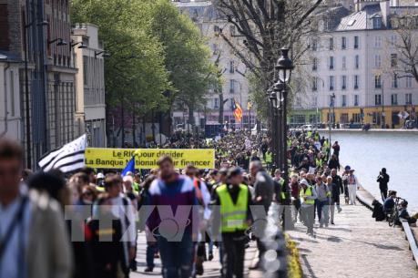 Pháp: Phe "Áo vàng" xuống đường biểu tình vào tuần thứ 22 liên tiếp