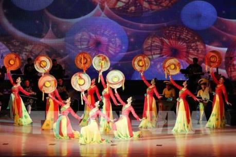 Đoàn nghệ sỹ Việt Nam đến Triều Tiên biểu diễn