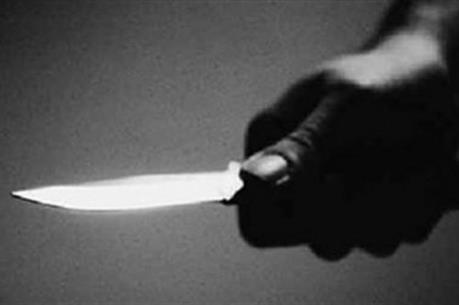 Mẫu thuẫn trong việc làm ăn, 1 người bị đâm đa chấn thương