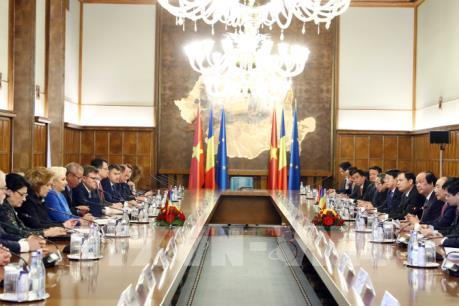 Thủ tướng Nguyễn Xuân Phúc hội đàm với Thủ tướng Romania