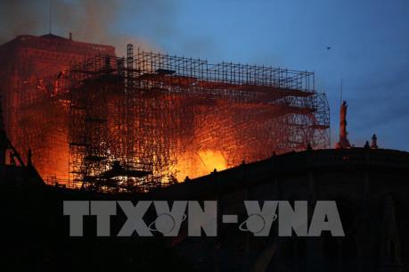 Vụ cháy Nhà thờ Đức Bà Paris: Lãnh đạo trên thế giới chia sẻ với Pháp