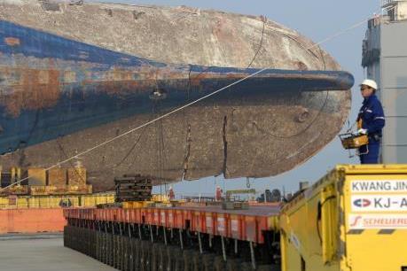 Tổng thống Hàn Quốc cam kết tìm ra sự thật đằng sau vụ chìm phà Sewol