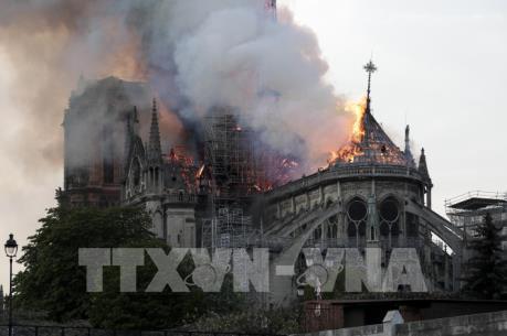  Đã dập tắt hoàn toàn đám cháy ở Nhà thờ Đức Bà Paris