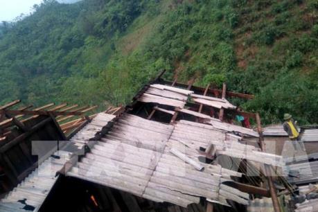 Dông, lốc và mưa đá gây nhiều thiệt hại ở miền núi phía Bắc