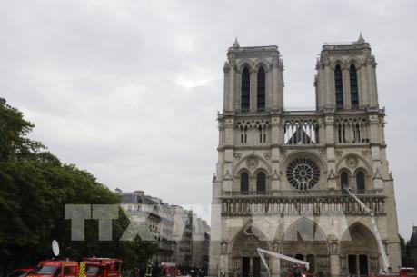 Vụ cháy Nhà thờ Đức Bà Paris: Sụp đổ biểu tượng mang tính lịch sử 