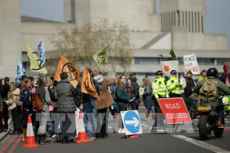 Người biểu tình hối thúc chính phủ Anh đối thoại