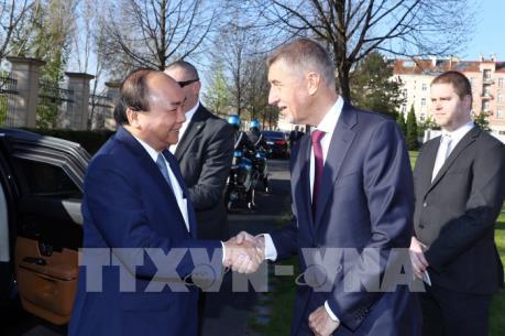 Thủ tướng CH Séc chủ trì lễ đón chính thức Thủ tướng Nguyễn Xuân Phúc