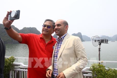 OANA 44: Đoàn Đại biểu các hãng thông tấn OANA thăm Vịnh Hạ Long